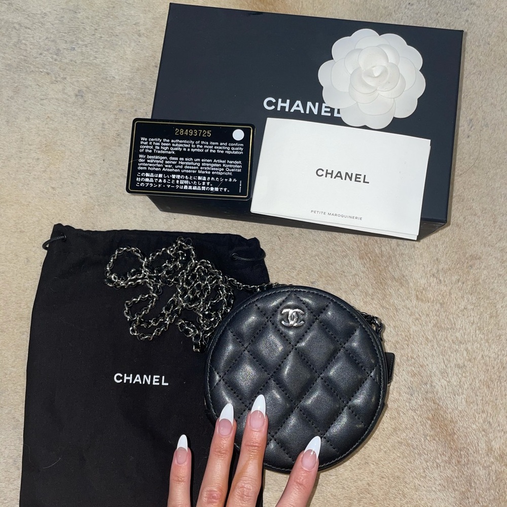 mini round chanel 🖤